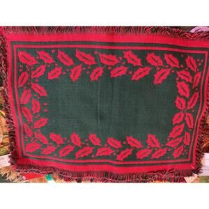 Festive Holiday placemats with Holly Design Set of 6 NWT